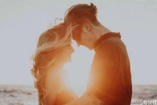 男人對你沒有興趣的表現(xiàn) 如何分辨男生對你有沒有興趣 男人對你沒有興趣的表現(xiàn) 如何分辨男生對你有沒有興趣