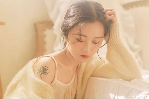 叫男朋友起床可愛的話 甜蜜叫男朋友起床 叫男朋友起床可愛的話 甜蜜叫男朋友起床