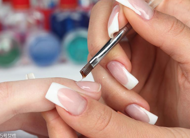 指甲油怎么能干得快一些?卸甲水傷害指甲嗎? 指甲油怎么能干得快一些?卸甲水傷害指甲嗎?
