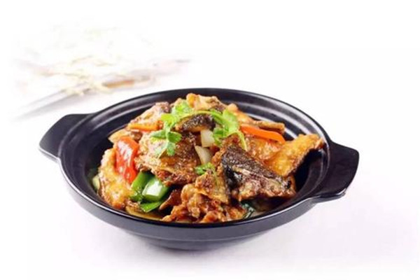 茄子燜飯?jiān)趺醋龊贸?茄子燜飯的的做法 茄子燜飯?jiān)趺醋龊贸?茄子燜飯的的做法