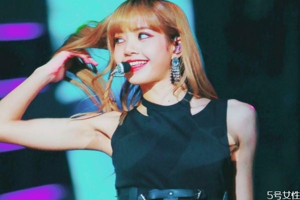 晚上睡覺(jué)頭發(fā)扎還是披 披頭發(fā)睡覺(jué)好還是扎頭發(fā)睡覺(jué)好 晚上睡覺(jué)頭發(fā)扎還是披 披頭發(fā)睡覺(jué)好還是扎頭發(fā)睡覺(jué)好