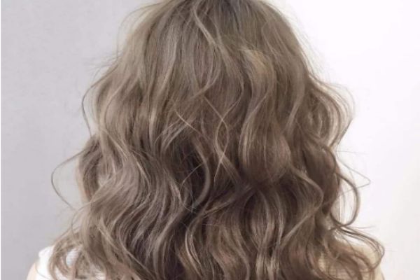 頭發(fā)剛燙完能拉直嗎 燙發(fā)后不卷可以重燙嗎 頭發(fā)剛燙完能拉直嗎 燙發(fā)后不卷可以重燙嗎