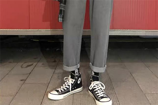 直筒牛仔褲什么顏色好看 直筒牛仔褲流行什么顏色 直筒牛仔褲什么顏色好看 直筒牛仔褲流行什么顏色