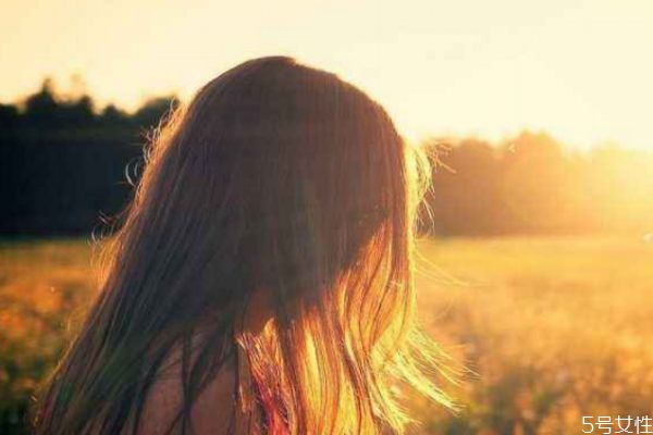 暗戀一個(gè)人不敢表白怎么辦 暗戀一個(gè)人應(yīng)該怎么表白 暗戀一個(gè)人不敢表白怎么辦 暗戀一個(gè)人應(yīng)該怎么表白