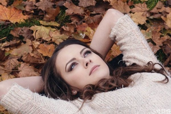 暗戀一個(gè)人不敢表白怎么辦 暗戀一個(gè)人應(yīng)該怎么表白 暗戀一個(gè)人不敢表白怎么辦 暗戀一個(gè)人應(yīng)該怎么表白