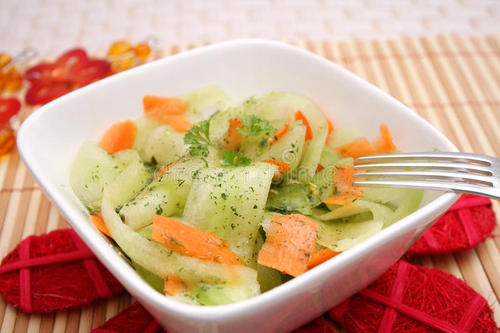 黃瓜沙拉怎么做好吃 黃瓜沙拉的做法 黃瓜沙拉怎么做好吃 黃瓜沙拉的做法