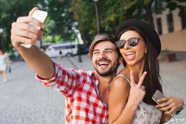 女生喜歡你的小細(xì)節(jié) 怎么分辨女生是不是喜歡你 女生喜歡你的小細(xì)節(jié) 怎么分辨女生是不是喜歡你