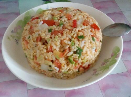 番茄炒飯?jiān)趺醋龊贸?番茄炒飯的做法 番茄炒飯?jiān)趺醋龊贸?番茄炒飯的做法