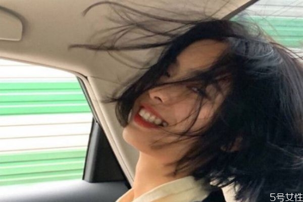 頭發(fā)開叉怎么辦 頭發(fā)嚴(yán)重分叉怎么處理 頭發(fā)開叉怎么辦 頭發(fā)嚴(yán)重分叉怎么處理