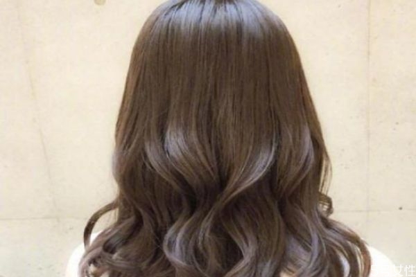 頭發(fā)燙過后干燥怎么辦 頭發(fā)燙不卷的六大原因 頭發(fā)燙過后干燥怎么辦 頭發(fā)燙不卷的六大原因