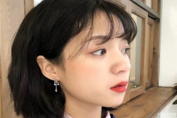 頭發(fā)很厚怎樣讓頭發(fā)變少 如何讓厚頭發(fā)變少 頭發(fā)很厚怎樣讓頭發(fā)變少 如何讓厚頭發(fā)變少