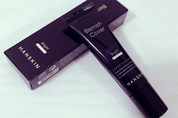 hanskin白管遮瑕膏遮瑕效果好嗎 hanskin黑管遮瑕膏適合什么膚質(zhì) hanskin白管遮瑕膏遮瑕效果好嗎 hanskin黑管遮瑕膏適合什么膚質(zhì)