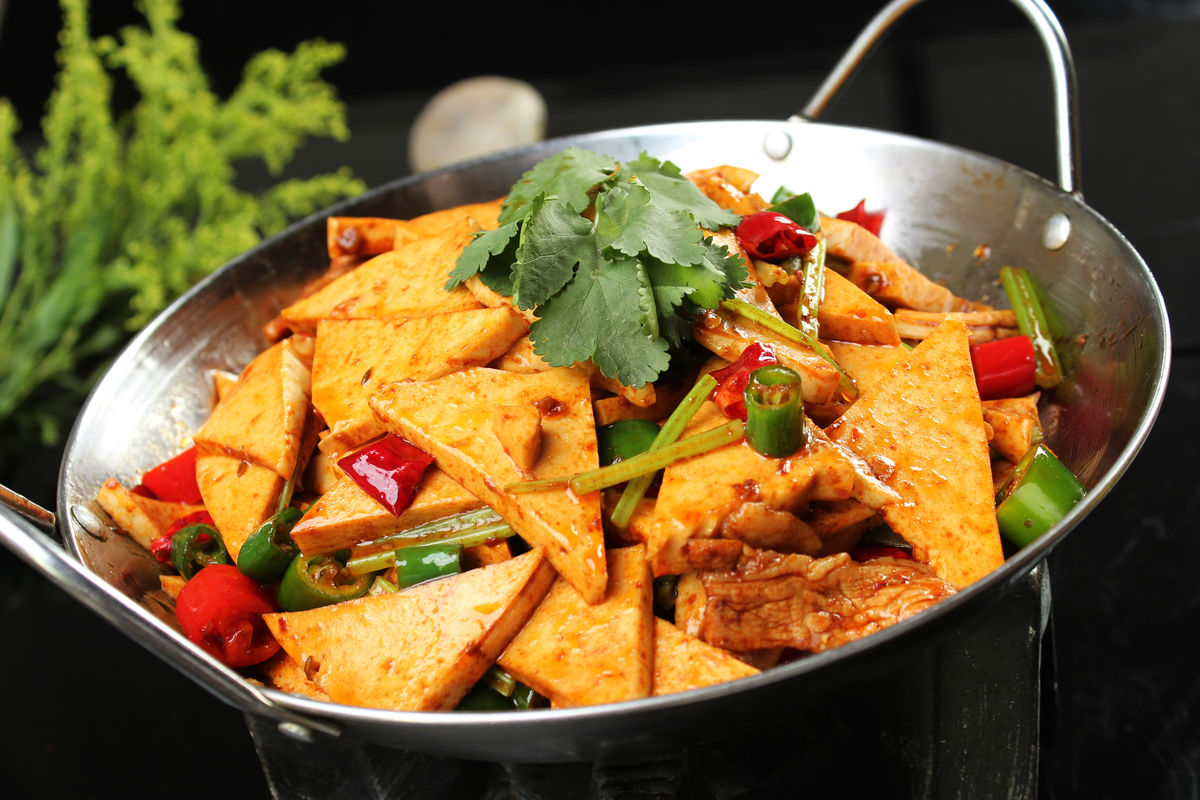 干鍋千頁(yè)豆腐怎么做 干鍋千頁(yè)豆腐的做法 干鍋千頁(yè)豆腐怎么做 干鍋千頁(yè)豆腐的做法