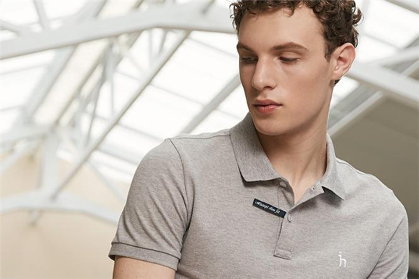 男生夏天穿什么顏色衣服好看 男生穿什么顏色短袖百搭 男生夏天穿什么顏色衣服好看 男生穿什么顏色短袖百搭