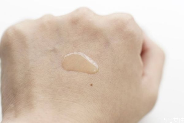 油皮毛孔大適合的精華 最適合油性皮膚精華液 油皮毛孔大適合的精華 最適合油性皮膚精華液