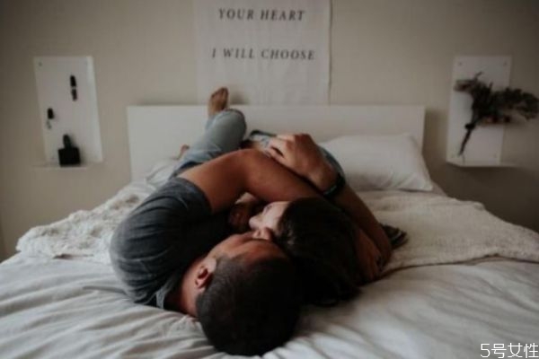 領(lǐng)結(jié)婚證需要帶什么證件 領(lǐng)結(jié)婚證的流程 領(lǐng)結(jié)婚證需要帶什么證件 領(lǐng)結(jié)婚證的流程