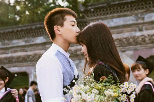 女生吃醋男生是什么感受 女人吃醋男人會開心嗎 女生吃醋男生是什么感受 女人吃醋男人會開心嗎