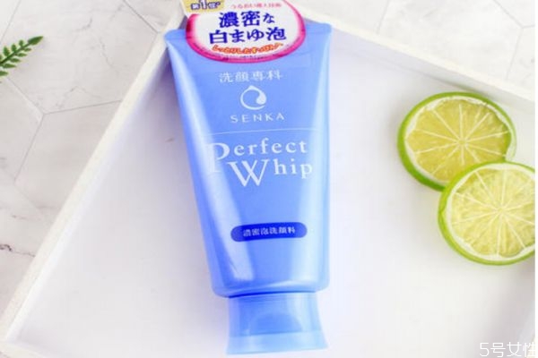 資生堂珊珂藍(lán)白區(qū)別 資生堂珊珂藍(lán)白不同 資生堂珊珂藍(lán)白區(qū)別 資生堂珊珂藍(lán)白不同