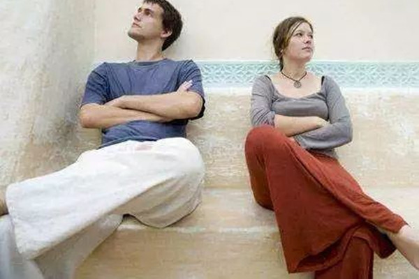 夫妻冷戰(zhàn)多久感情會(huì)淡 夫妻冷戰(zhàn)多久會(huì)沒感情了 夫妻冷戰(zhàn)多久感情會(huì)淡 夫妻冷戰(zhàn)多久會(huì)沒感情了