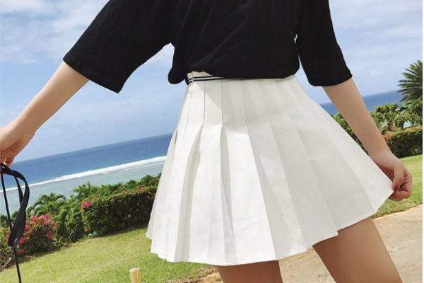 高腰短裙搭配什么上衣 高腰短裙的搭配方法 高腰短裙搭配什么上衣 高腰短裙的搭配方法