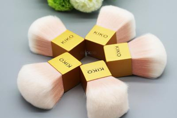 適合新手用的腮紅刷有哪些 適合新手用的腮紅刷推薦 適合新手用的腮紅刷有哪些 適合新手用的腮紅刷推薦