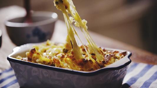 奶酪焗飯的做法 奶酪焗飯?jiān)趺醋龊贸? alt=