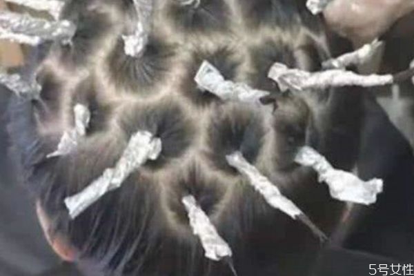 錫紙燙可以軟化回來(lái)嗎 軟化后多久可以再燙發(fā) 錫紙燙可以軟化回來(lái)嗎 軟化后多久可以再燙發(fā)