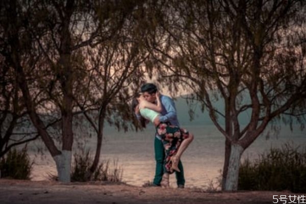 老婆出軌男人聰明做法 妻子出軌丈夫的聰明做法 老婆出軌男人聰明做法 妻子出軌丈夫的聰明做法