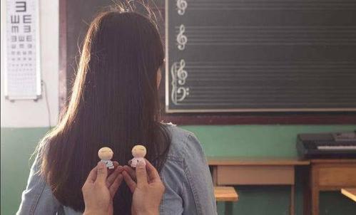 男生見到暗戀女生會怎樣 男生見到暗戀女生的反應(yīng) 男生見到暗戀女生會怎樣 男生見到暗戀女生的反應(yīng)