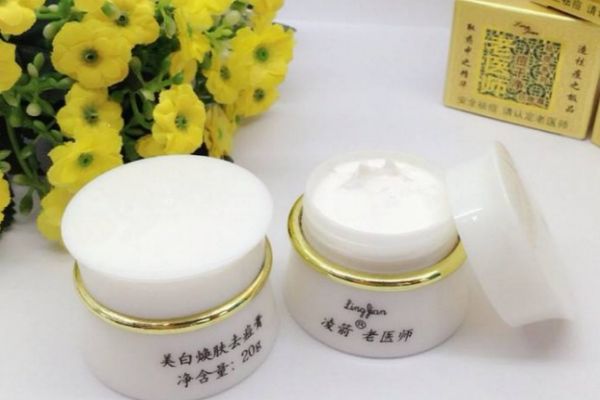 祛痘膏是在水乳之前用還是之后 祛痘膏第幾步使用 祛痘膏是在水乳之前用還是之后 祛痘膏第幾步使用