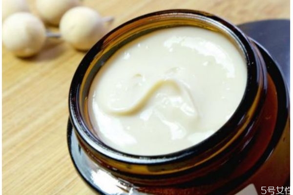 祛痘膏是在水乳之前用還是之后 祛痘膏第幾步使用 祛痘膏是在水乳之前用還是之后 祛痘膏第幾步使用