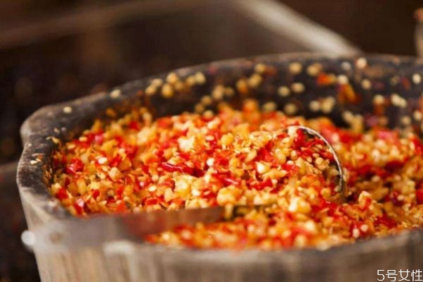 吃辣長痘還是吃糖長痘 吃什么最長痘 吃辣長痘還是吃糖長痘 吃什么最長痘