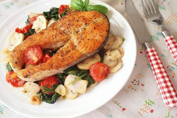 香煎三文魚(yú)怎么做好吃 香煎三文魚(yú)的做法 香煎三文魚(yú)怎么做好吃 香煎三文魚(yú)的做法