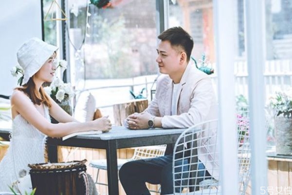 第一次相親怎么避免尷尬 相親避免尷尬的方法有什么 第一次相親怎么避免尷尬 相親避免尷尬的方法有什么