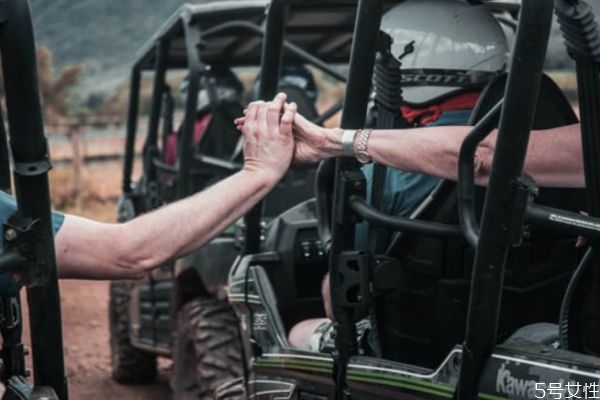 聽父母的話離婚率多高 父母干涉婚姻的危害 聽父母的話離婚率多高 父母干涉婚姻的危害