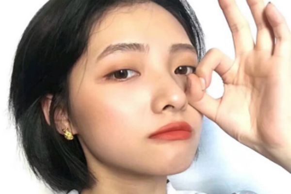 黑色頭發(fā)怎么燙不顯老 黑藍(lán)色頭發(fā)好看嗎 黑色頭發(fā)怎么燙不顯老 黑藍(lán)色頭發(fā)好看嗎