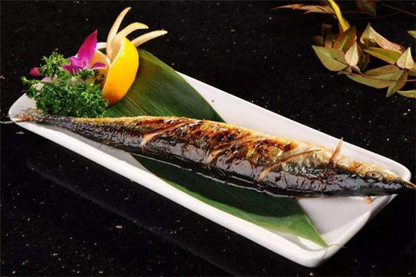 秋刀魚不能和什么一起吃 秋刀魚什么人不能吃 秋刀魚不能和什么一起吃 秋刀魚什么人不能吃