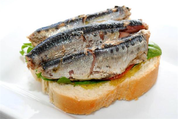孕婦能吃沙丁魚嗎 沙丁魚能給寶寶吃嗎 孕婦能吃沙丁魚嗎 沙丁魚能給寶寶吃嗎