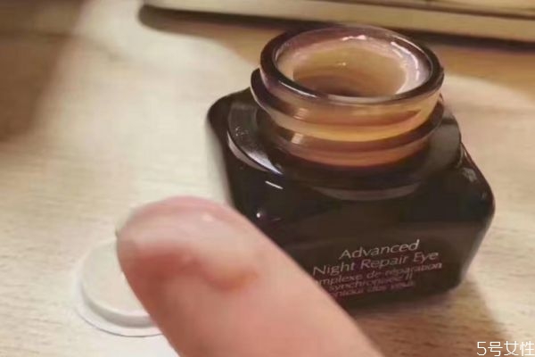 小棕瓶眼霜真假辨別 小棕瓶眼霜怎么辨別真假 小棕瓶眼霜真假辨別 小棕瓶眼霜怎么辨別真假