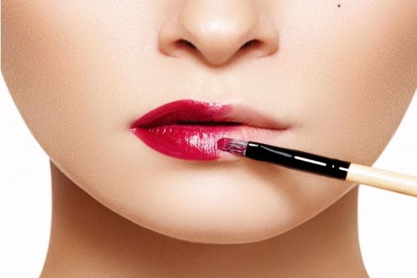 口紅怎么涂好看 口紅的簡(jiǎn)單涂發(fā) 口紅怎么涂好看 口紅的簡(jiǎn)單涂發(fā)