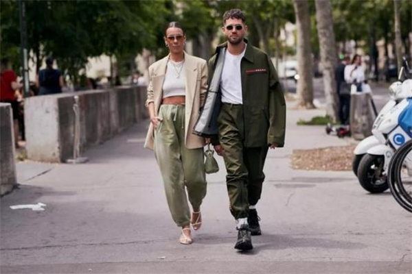 情侶裝怎么穿出高級(jí)感 情侶裝怎么搭配不土 情侶裝怎么穿出高級(jí)感 情侶裝怎么搭配不土