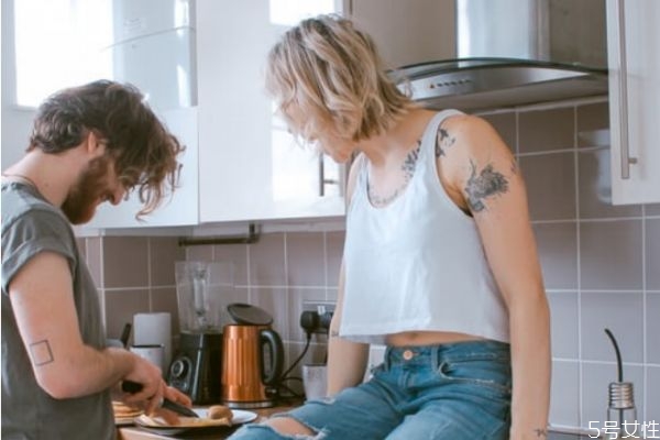 怎么測(cè)試一個(gè)女人是否出軌 測(cè)試女人出軌辦法 怎么測(cè)試一個(gè)女人是否出軌 測(cè)試女人出軌辦法