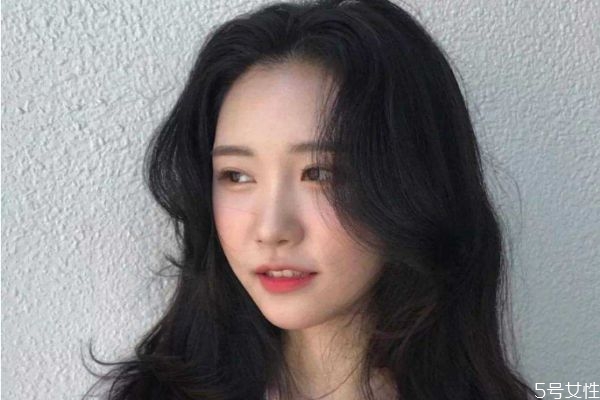 面部嚴(yán)重缺水怎么辦 給皮膚補(bǔ)水的最快的方法 面部嚴(yán)重缺水怎么辦 給皮膚補(bǔ)水的最快的方法