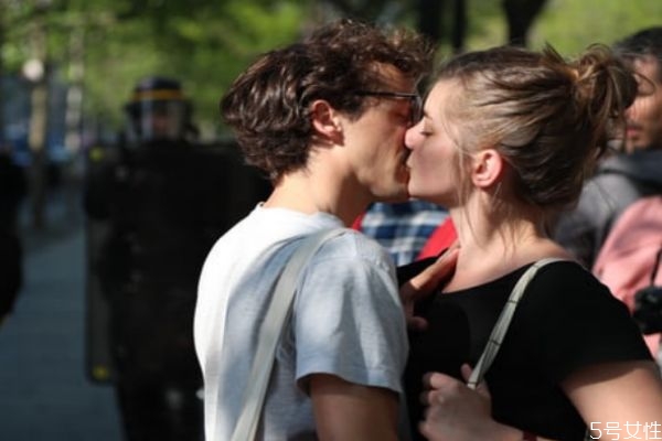 怎么測(cè)試一個(gè)女人是否出軌 測(cè)試女人出軌辦法 怎么測(cè)試一個(gè)女人是否出軌 測(cè)試女人出軌辦法