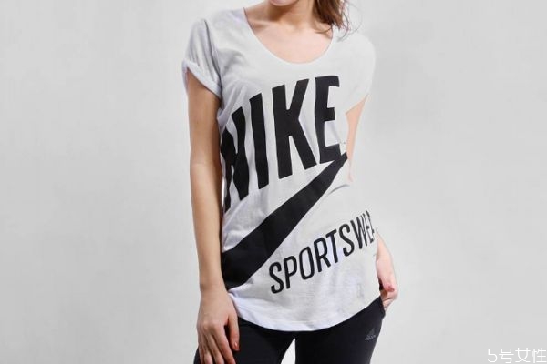 男生夏天穿什么顏色衣服好看 男生穿什么顏色短袖百搭