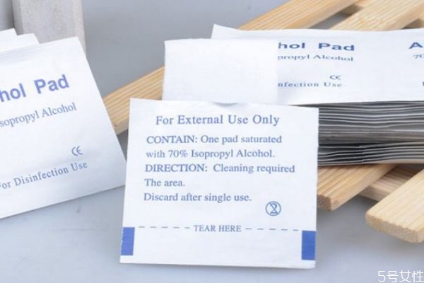 含酒精的濕巾可以擦臉嗎 擦臉可以用含酒精的濕巾嗎 含酒精的濕巾可以擦臉嗎 擦臉可以用含酒精的濕巾嗎