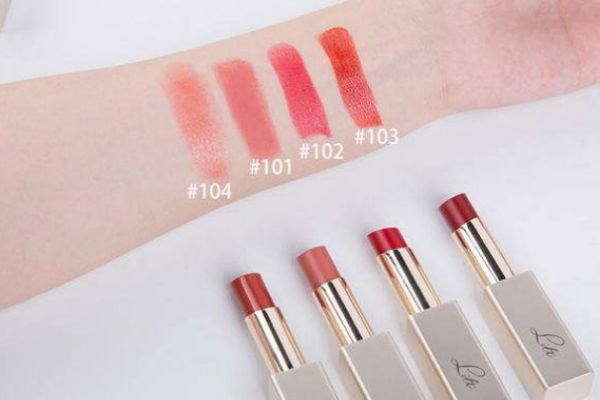 涂口紅出現(xiàn)分層怎么辦 涂口紅前要涂什么 涂口紅出現(xiàn)分層怎么辦 涂口紅前要涂什么