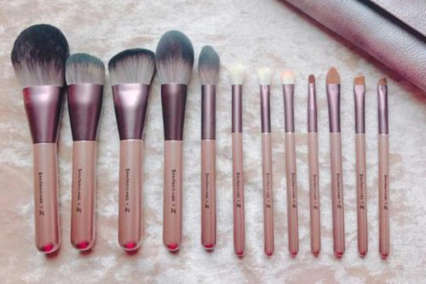 ducare小葡萄化妝刷好用嗎 ducare小葡萄化妝刷介紹 ducare小葡萄化妝刷好用嗎 ducare小葡萄化妝刷介紹