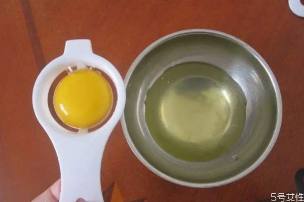 蛋清可以直接涂在臉上嗎 臉上可以直接涂蛋清嗎 蛋清可以直接涂在臉上嗎 臉上可以直接涂蛋清嗎