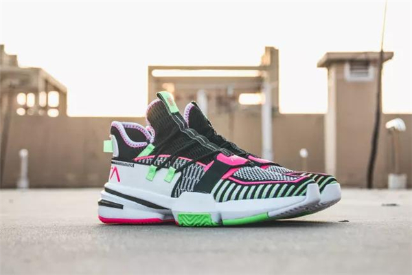 安踏輕狂一代實(shí)戰(zhàn)測評(píng) 安踏輕狂一代開箱報(bào)告